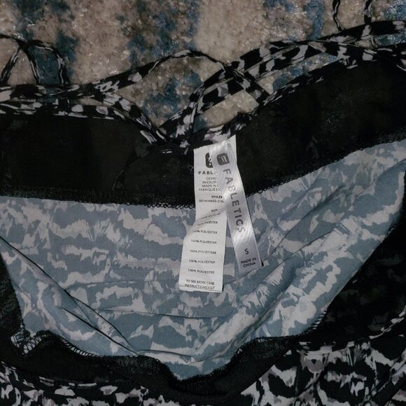 FABLETICS Dash Black White Sandstorm  || Small || GUC - Picture 14 of 15